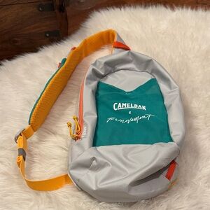 Free People Movement X CamelBak Sling Pack Arete 8 No Bottle Water pre-owned.